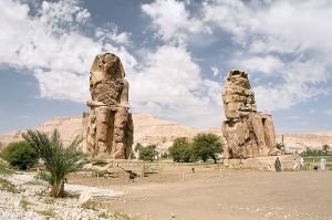 Estatuas del templo funerario de Amenhotep III