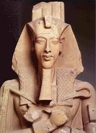 Estatua del faraón Akhenaton